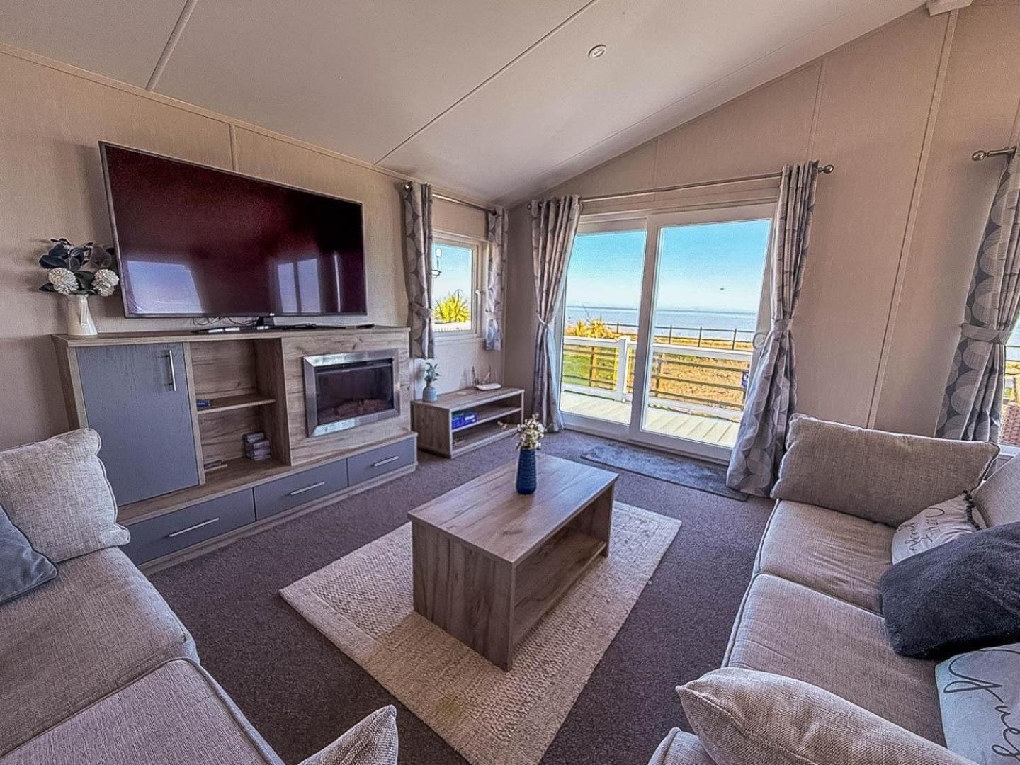 Stunning 6 Berth Lodge With Full Sea Views In Suffolk Ref 68007Cr Lowestoft Exterior photo